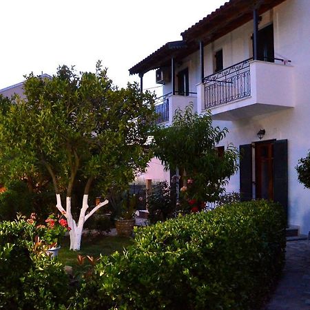 Kostas' Garden Leilighet Róda Eksteriør bilde