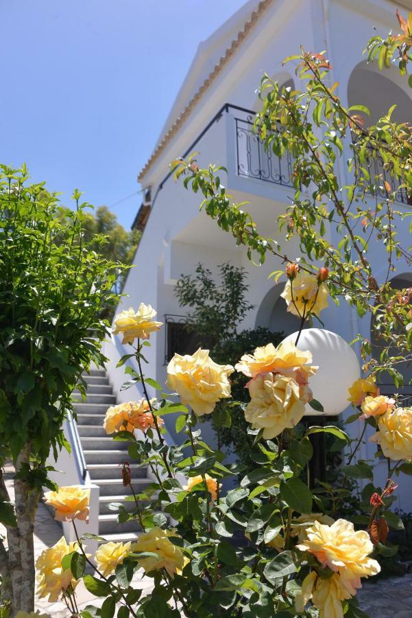 Kostas' Garden Leilighet Róda Eksteriør bilde
