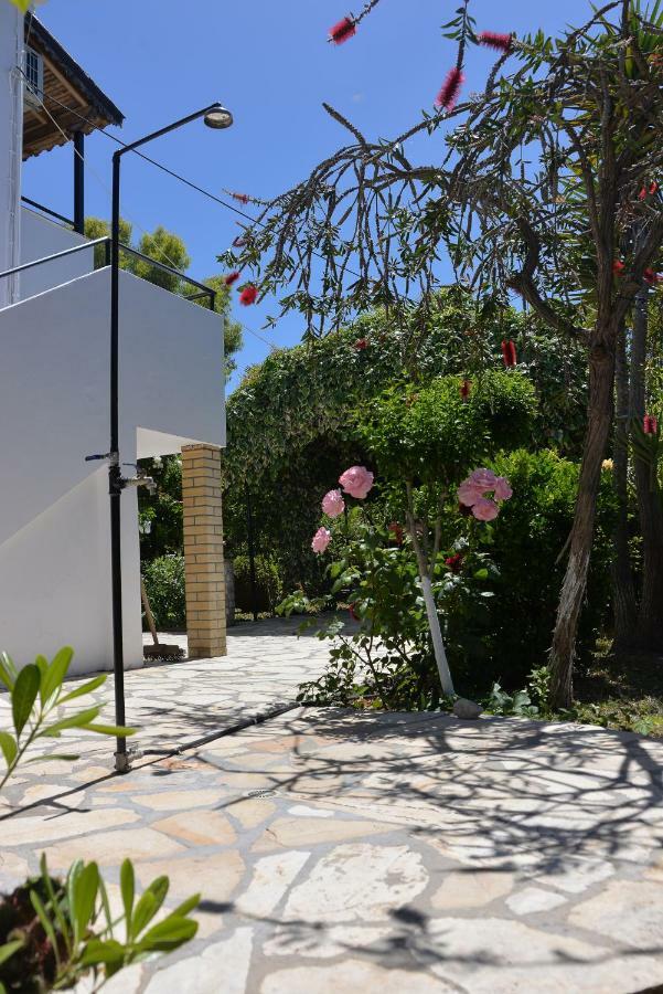 Kostas' Garden Leilighet Róda Eksteriør bilde