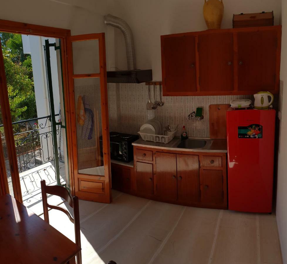 Kostas' Garden Leilighet Róda Eksteriør bilde