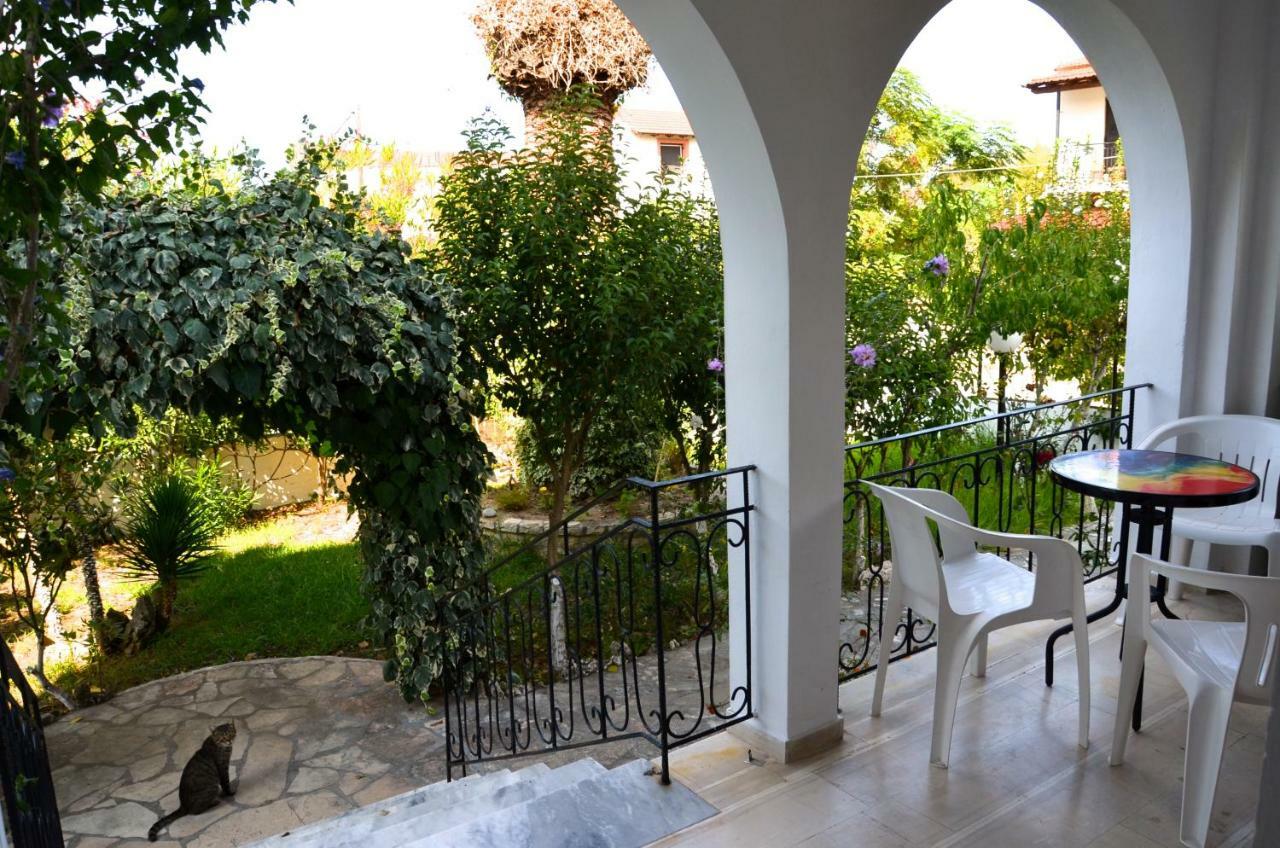 Kostas' Garden Leilighet Róda Eksteriør bilde