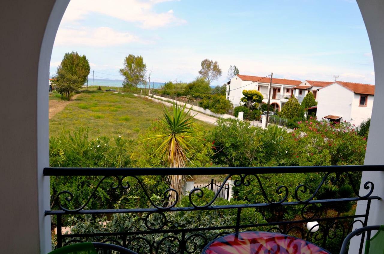Kostas' Garden Leilighet Róda Eksteriør bilde