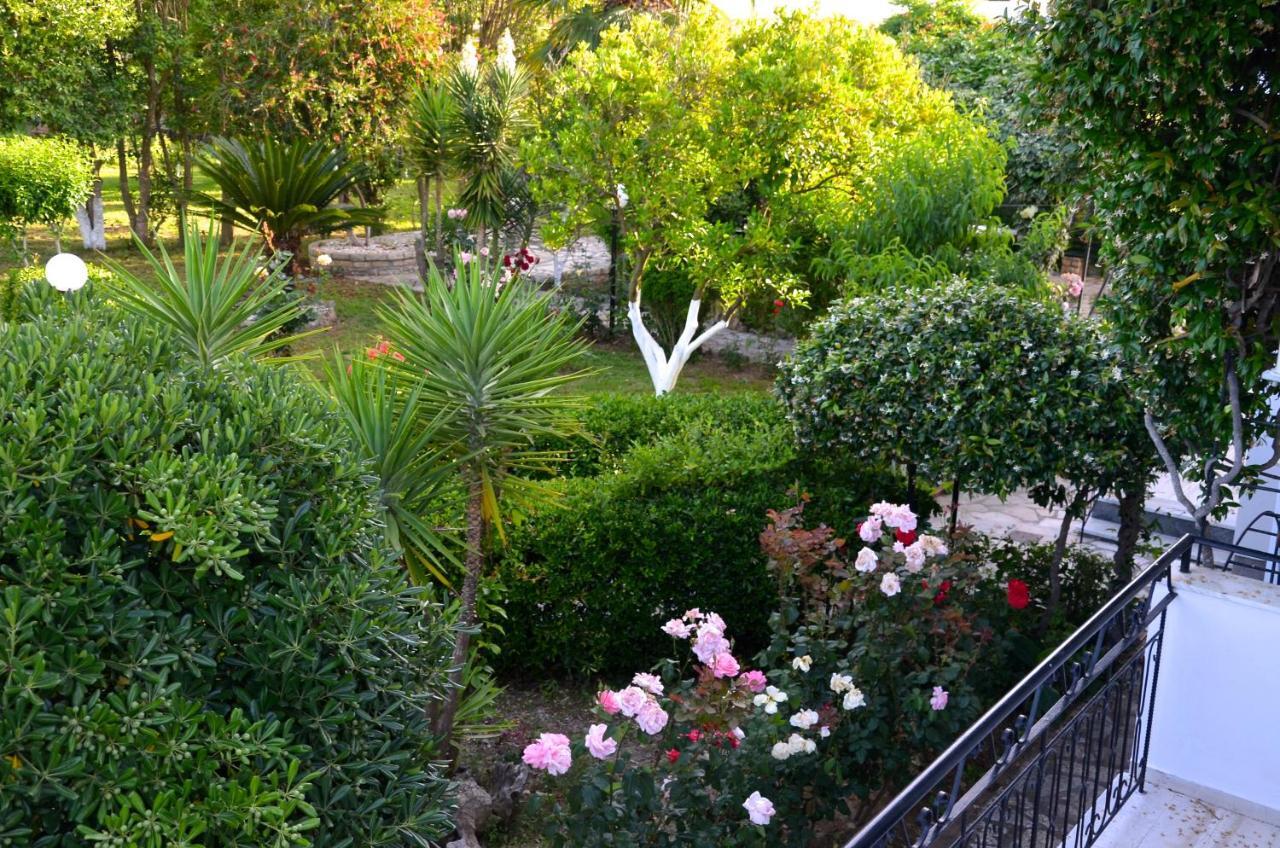 Kostas' Garden Leilighet Róda Eksteriør bilde
