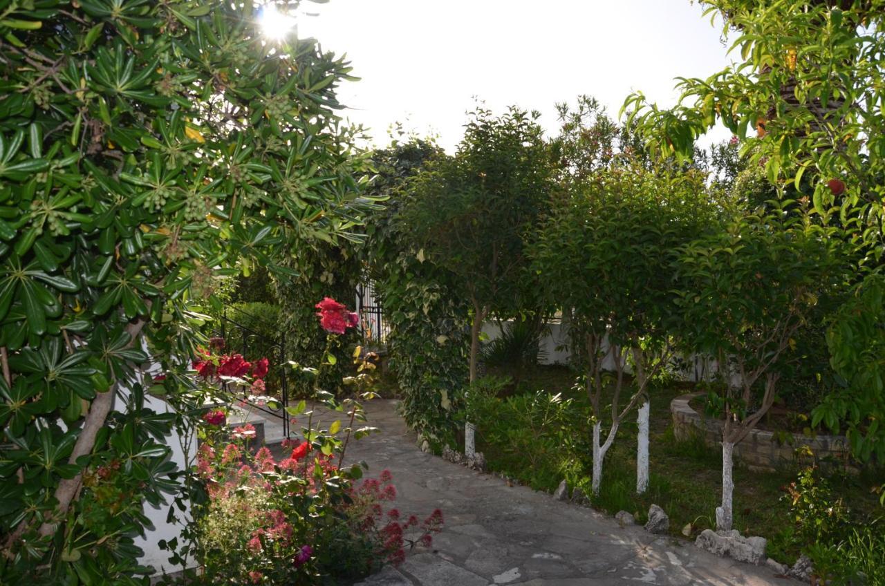 Kostas' Garden Leilighet Róda Eksteriør bilde