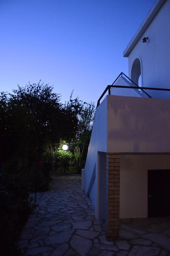 Kostas' Garden Leilighet Róda Eksteriør bilde