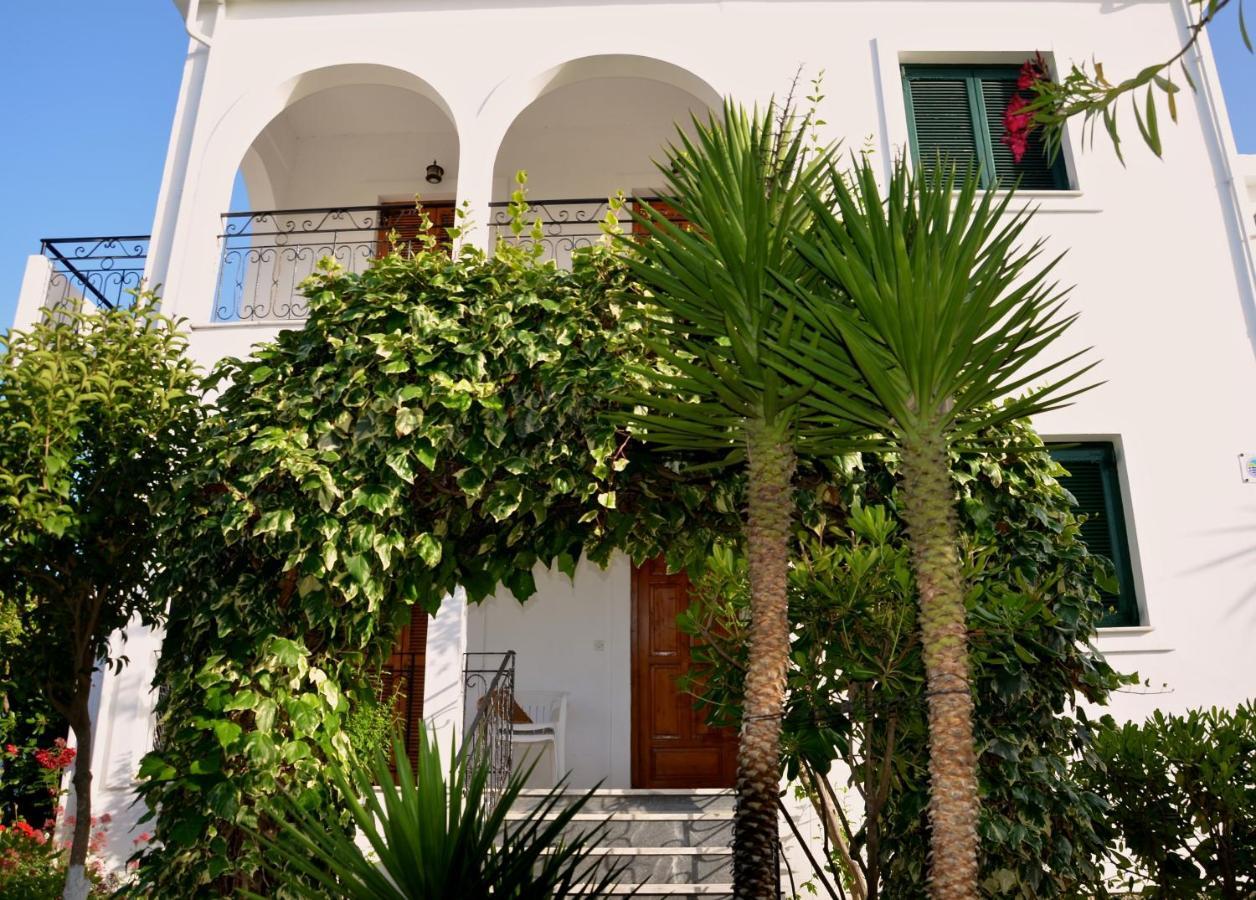Kostas' Garden Leilighet Róda Eksteriør bilde