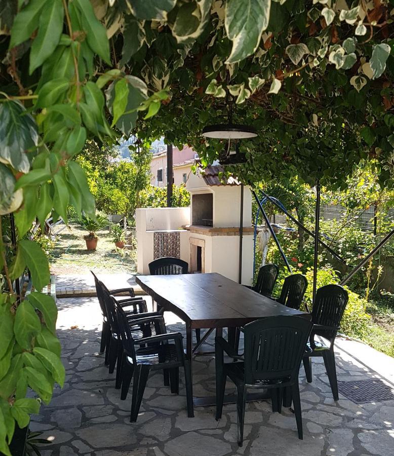 Kostas' Garden Leilighet Róda Eksteriør bilde